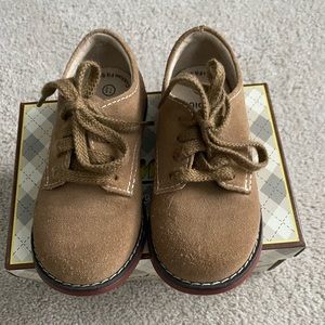 Boys Footmates Buck Oxfords. Size 7.5